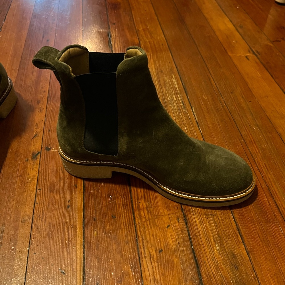 Everlane green suede Chelsea boots